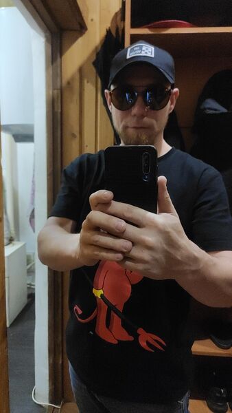  ,   Anton, 39 ,   ,   