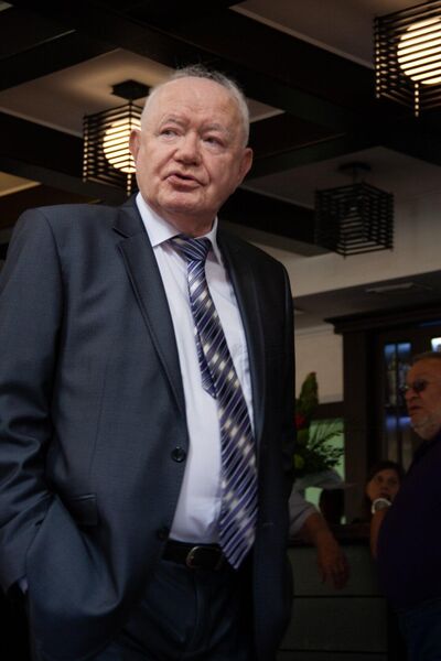  Holon,   , 70 ,  