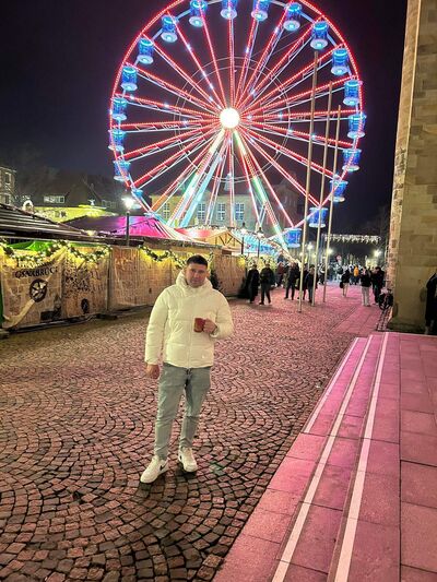  ,   Andrei, 33 ,   c 