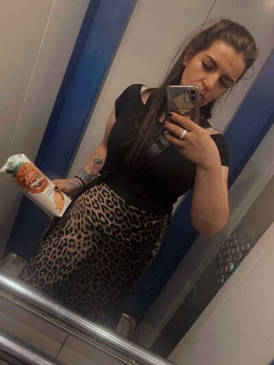  ,   Anna, 30 ,   