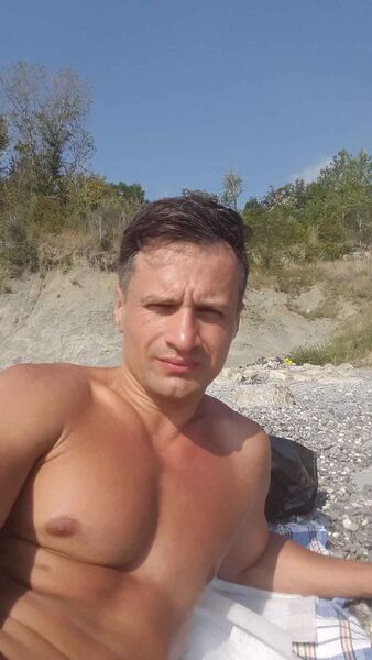  ,   Anton, 42 ,   ,   