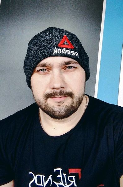  ,   Valentin, 32 ,   ,   