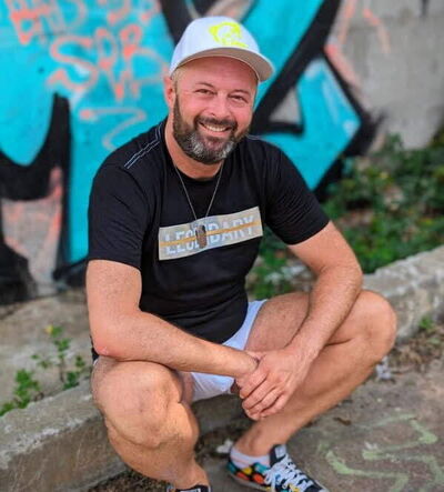  ,   Victor, 40 ,   ,   