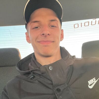  ,   Vlad, 21 ,   c , 