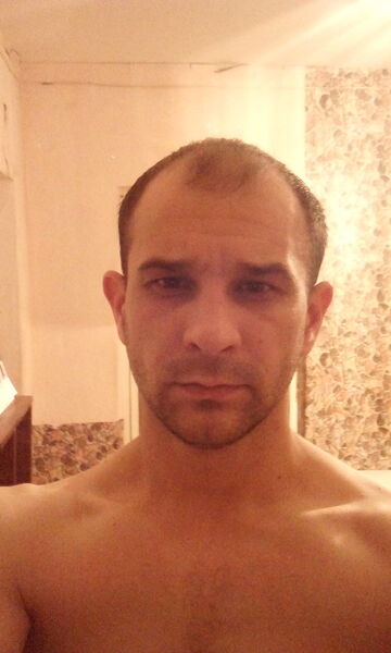 ,   Alex, 39 ,   